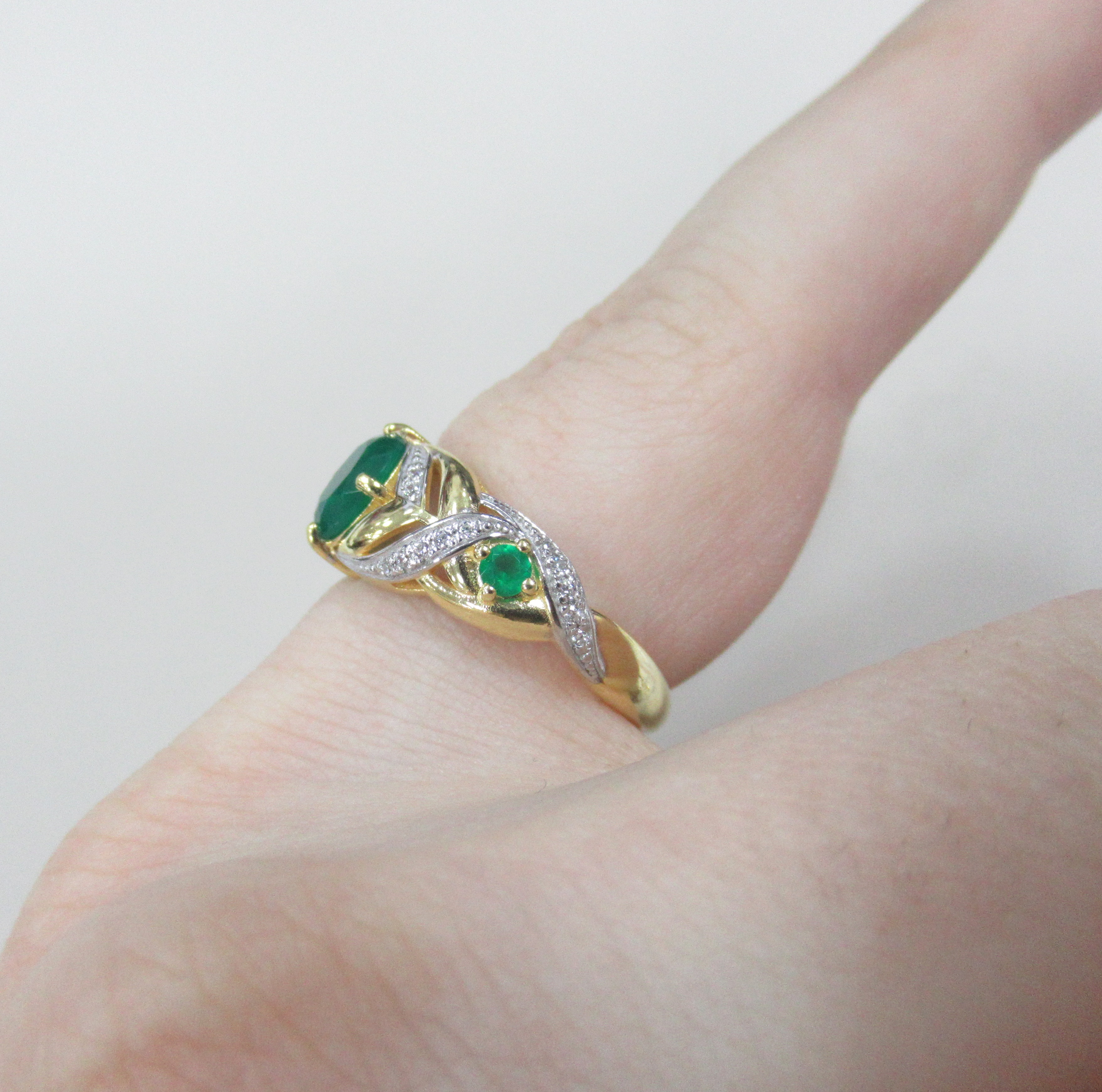 Серебряное кольцо с агатами